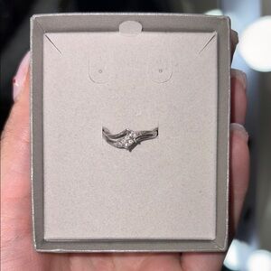 Elegant Diamond Women's Ring